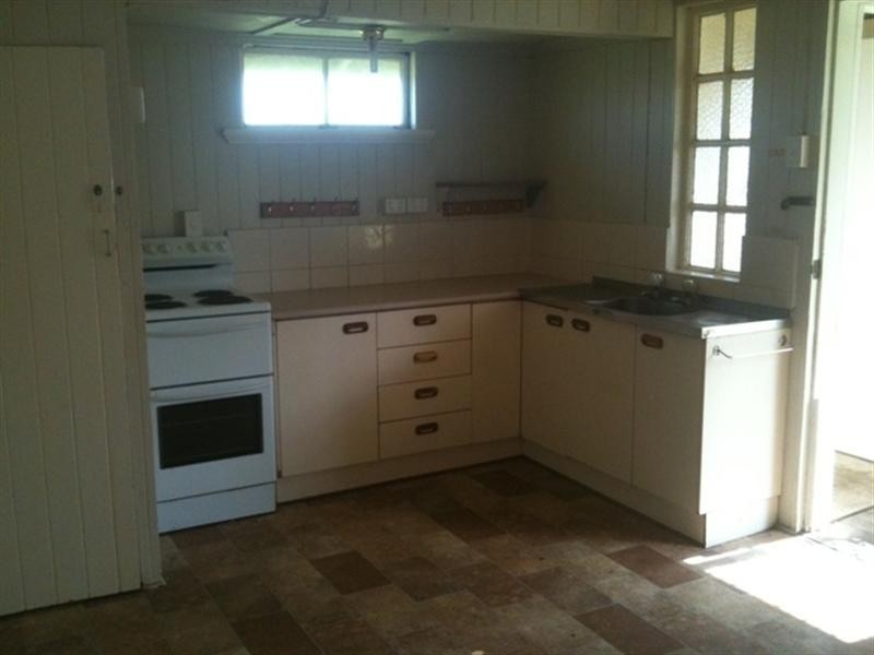 4 Hillside Road, Peak Crossing QLD 4306