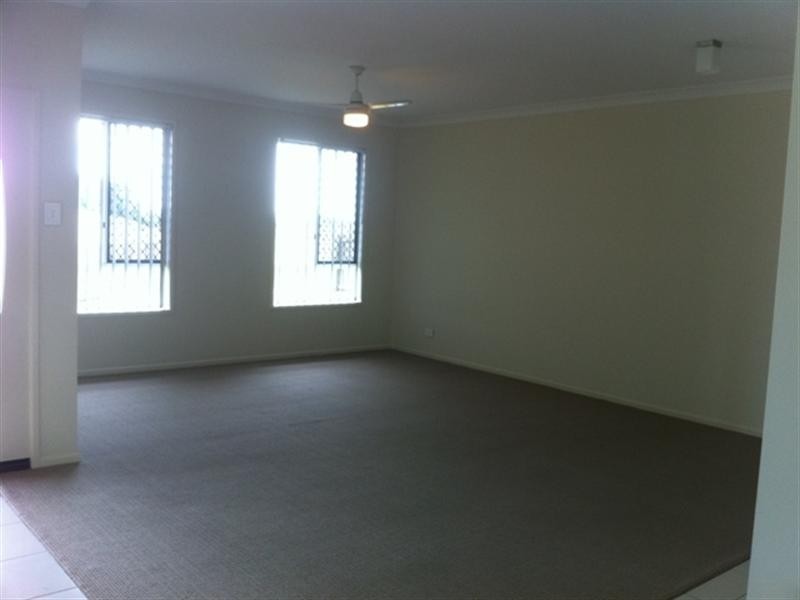 17 Iris Court, Yamanto QLD 4305