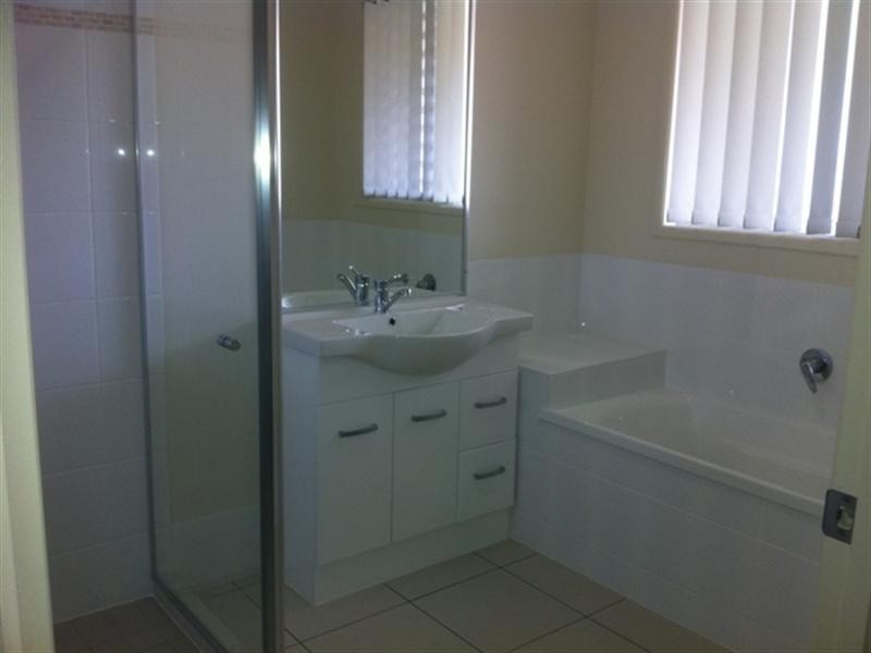 17 Iris Court, Yamanto QLD 4305