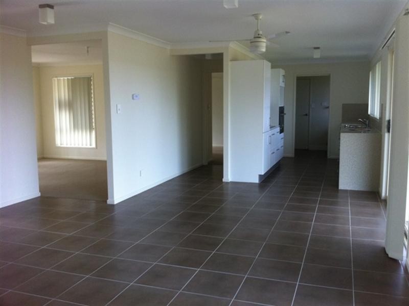 1-34 Petal/Iris/tulip, Yamanto QLD 4305