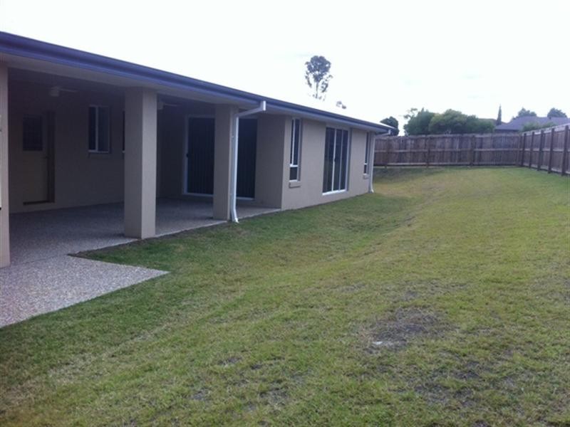 1-34 Petal/Iris/tulip, Yamanto QLD 4305