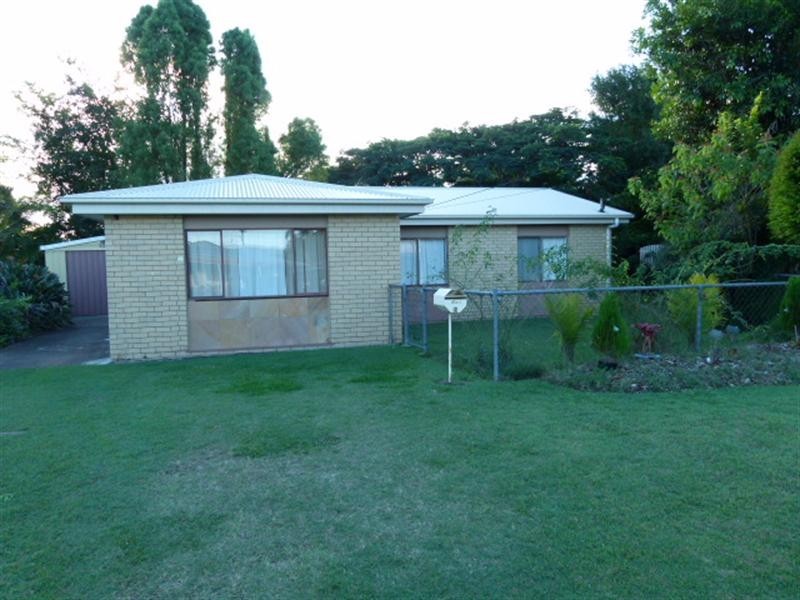 8 Barnes Court, Silkstone QLD 4304