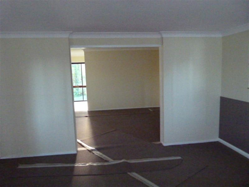 8 Barnes Court, Silkstone QLD 4304