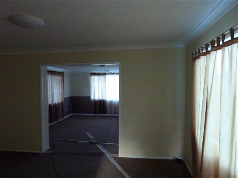 8 Barnes Court, Silkstone QLD 4304