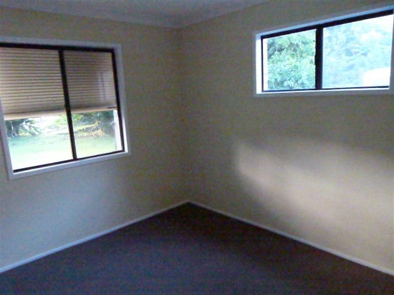 8 Barnes Court, Silkstone QLD 4304