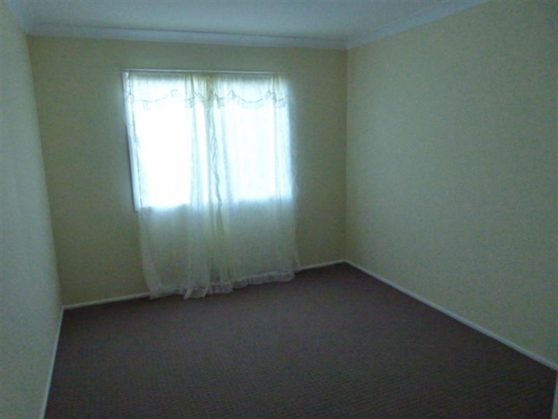 8 Barnes Court, Silkstone QLD 4304