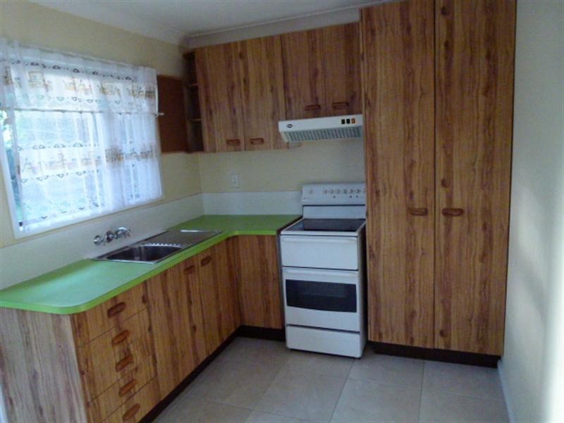 8 Barnes Court, Silkstone QLD 4304