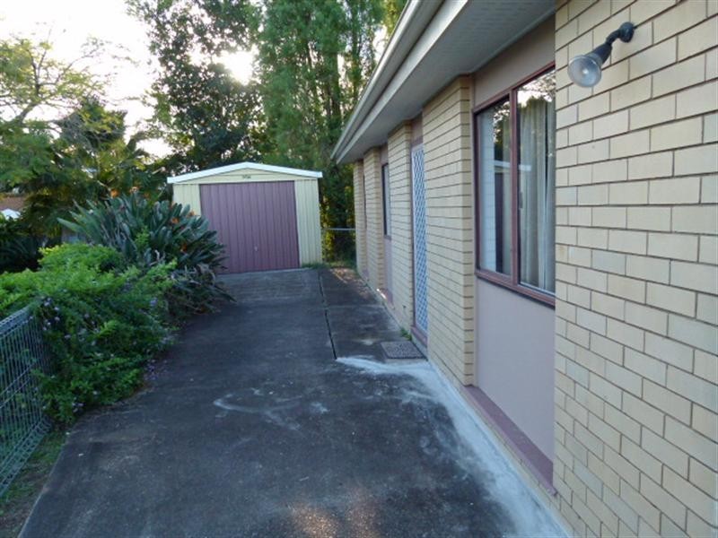 8 Barnes Court, Silkstone QLD 4304