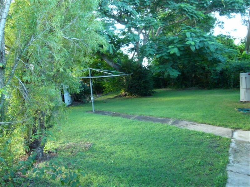 8 Barnes Court, Silkstone QLD 4304