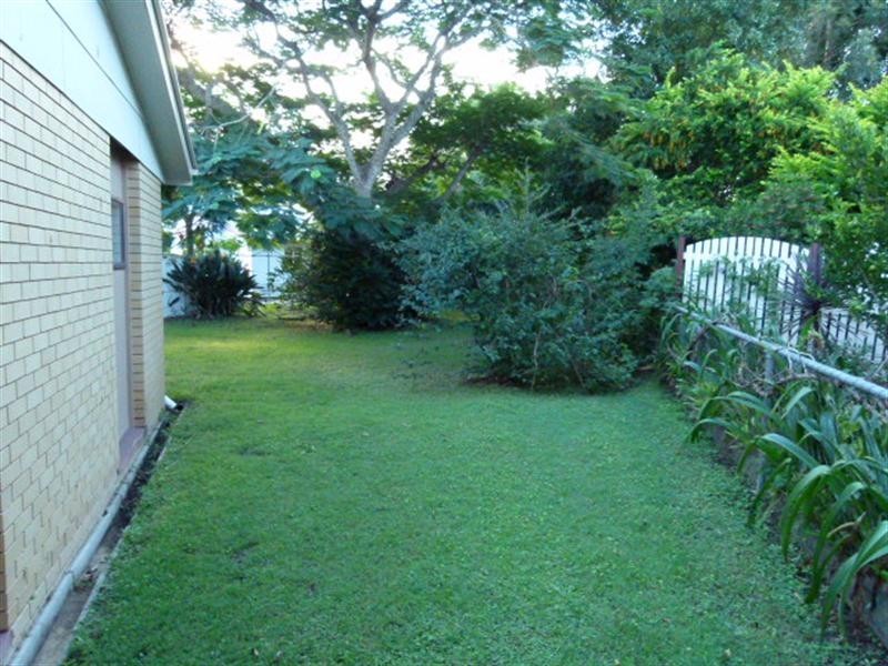 8 Barnes Court, Silkstone QLD 4304