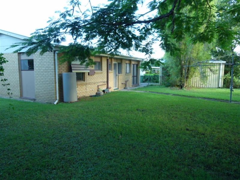 8 Barnes Court, Silkstone QLD 4304