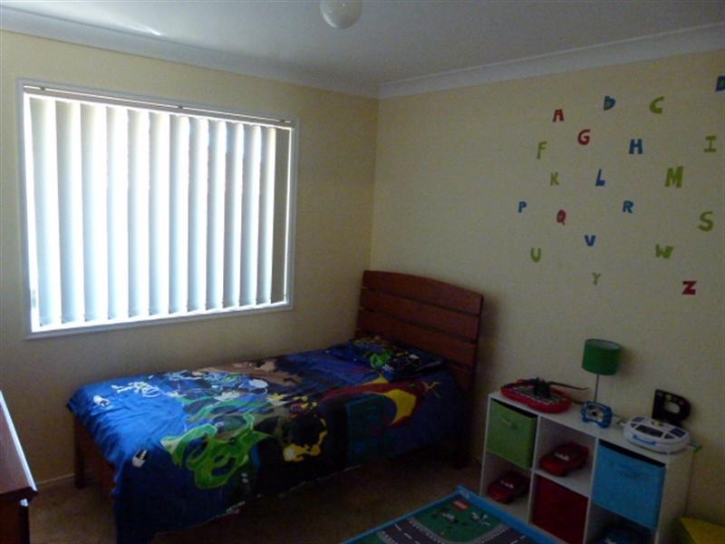 4 Catherine Place, Flinders View QLD 4305