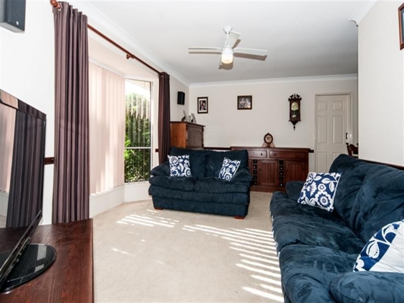 5 Sheppey Place, Yamanto QLD 4305
