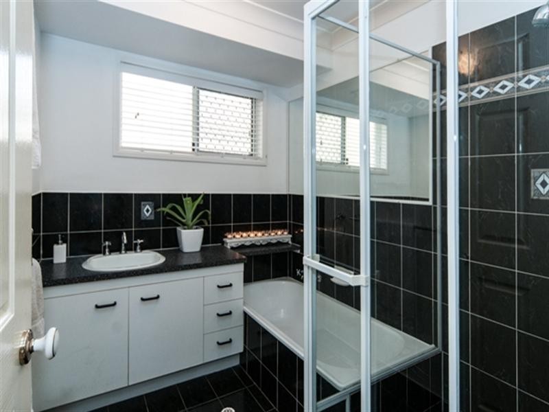5 Sheppey Place, Yamanto QLD 4305