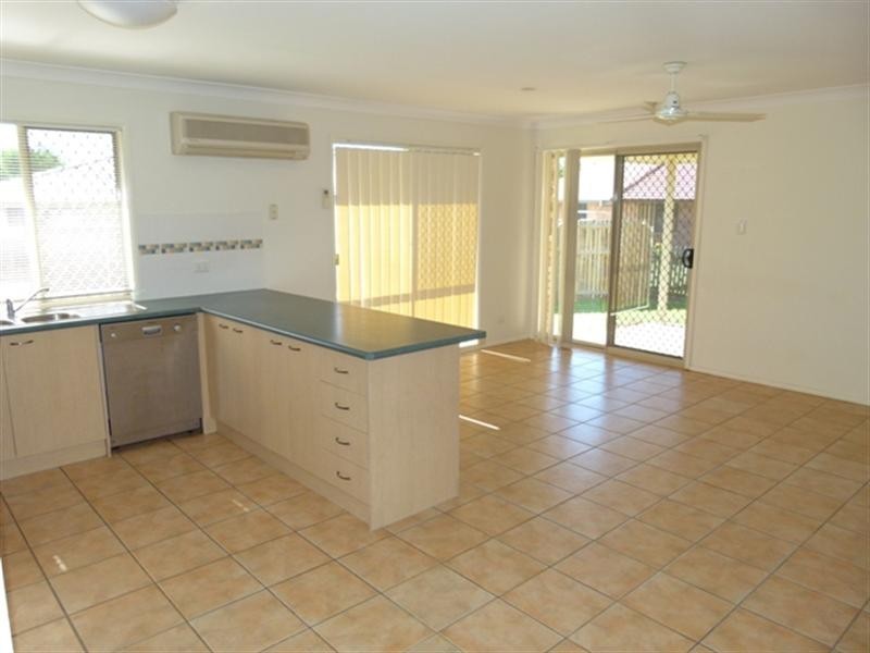 6 Drayton Place, Yamanto QLD 4305