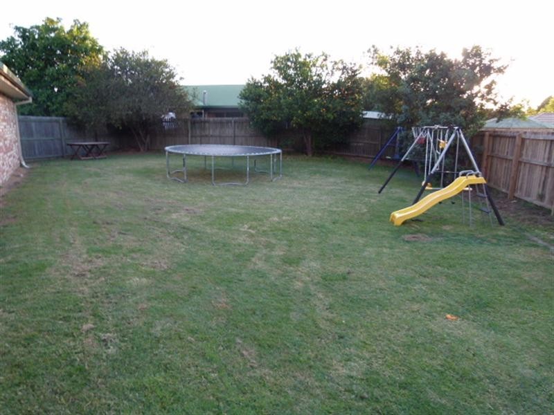 6 Drayton Place, Yamanto QLD 4305