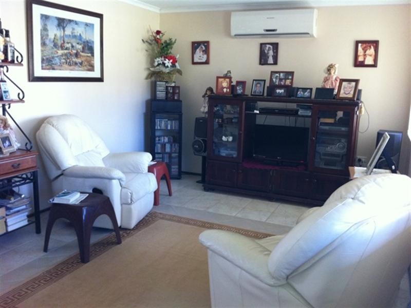 9 Kingsley Street, Walloon QLD 4306