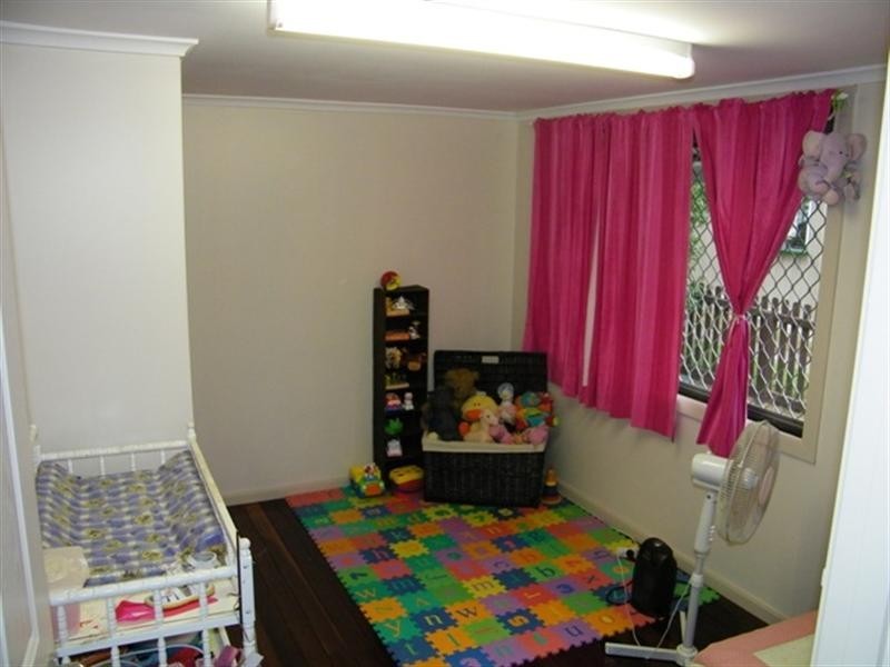 27 Galah Street, Churchill QLD 4305