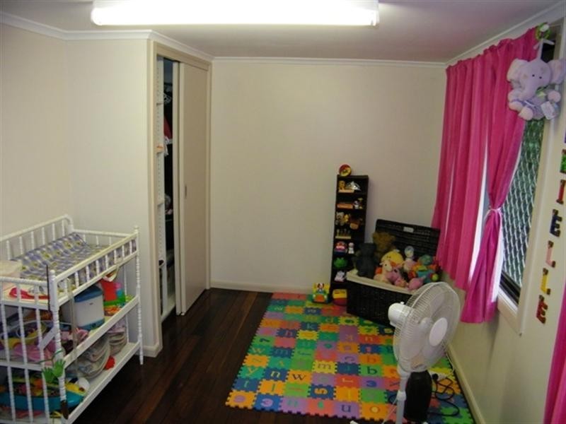 27 Galah Street, Churchill QLD 4305