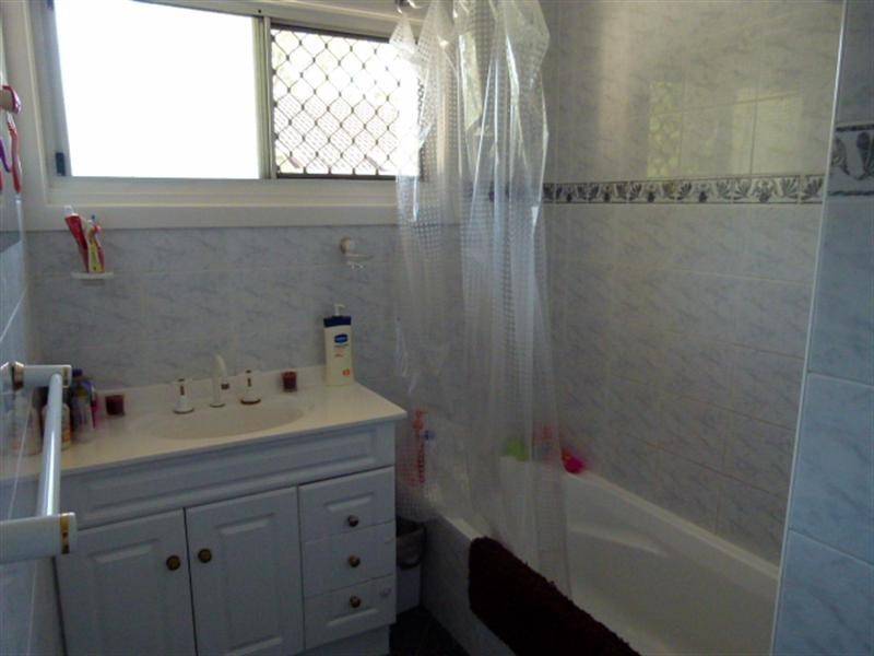 6 Petrie Street, Leichhardt QLD 4305