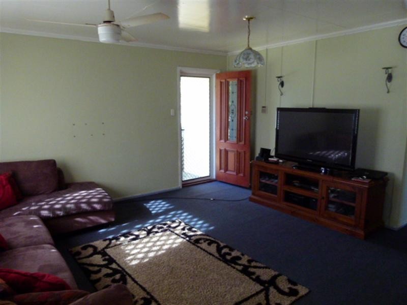 6 Petrie Street, Leichhardt QLD 4305