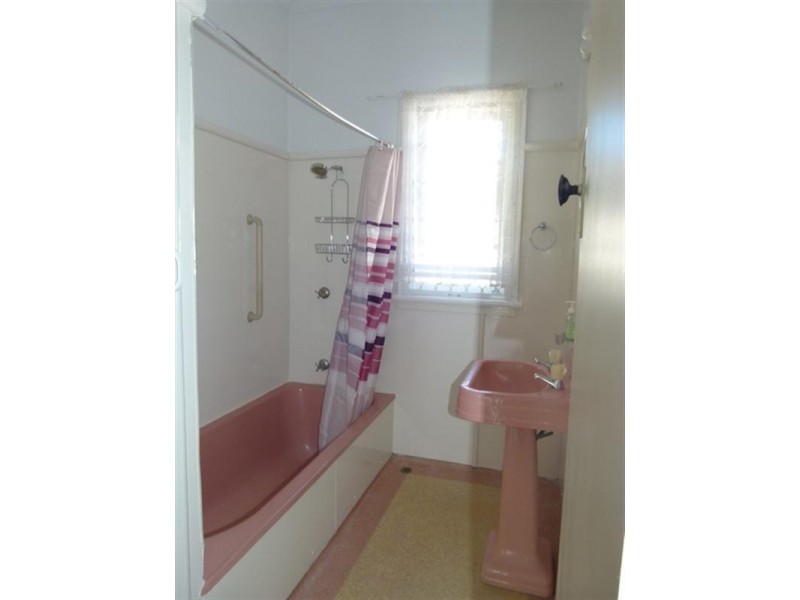 63 Woodford Street, One Mile QLD 4305