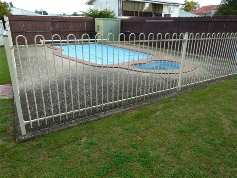 2 Leslie Street, East Ipswich QLD 4305