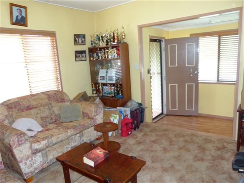 2 Leslie Street, East Ipswich QLD 4305