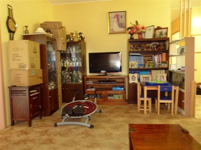 2 Leslie Street, East Ipswich QLD 4305