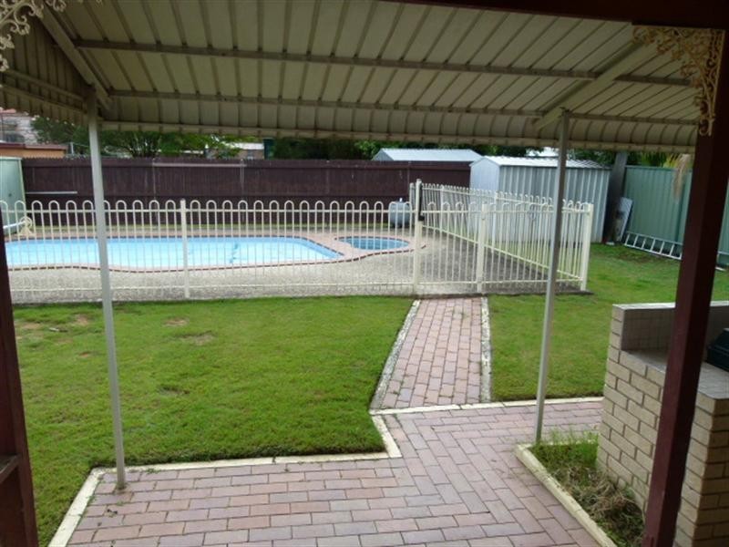 2 Leslie Street, East Ipswich QLD 4305