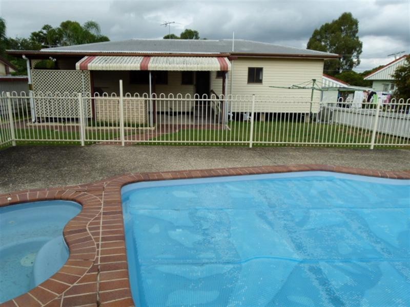 2 Leslie Street, East Ipswich QLD 4305