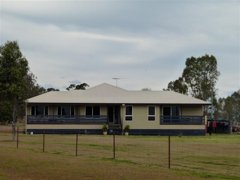 30 Redhill Road, Harrisville QLD 4307