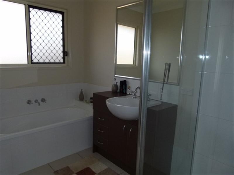 30 Redhill Road, Harrisville QLD 4307