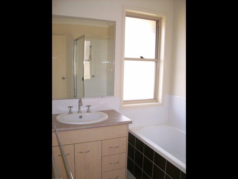 100 Anna Drive, Raceview QLD 4305