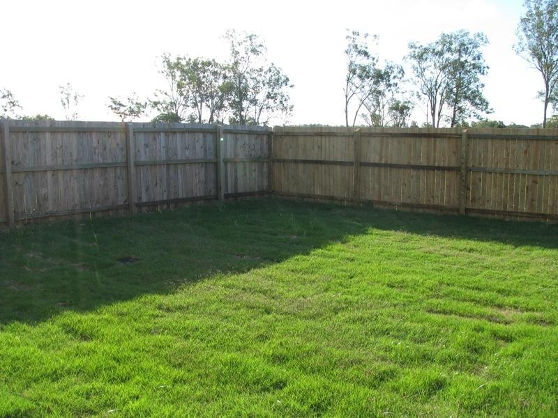 100 Anna Drive, Raceview QLD 4305