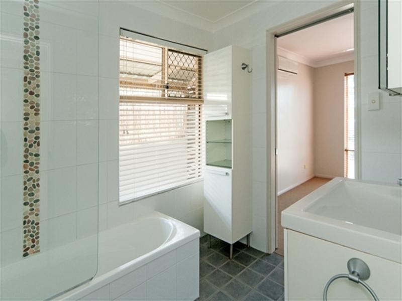 4 Pinkwood Court, Yamanto QLD 4305