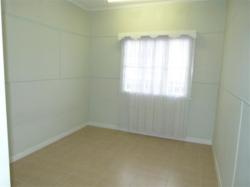 3 Larsen Street, Leichhardt QLD 4305