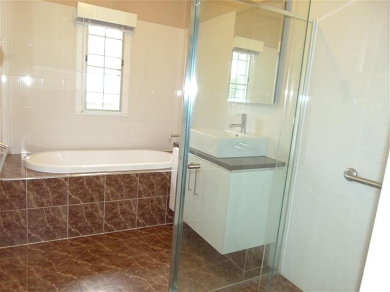 3 Larsen Street, Leichhardt QLD 4305