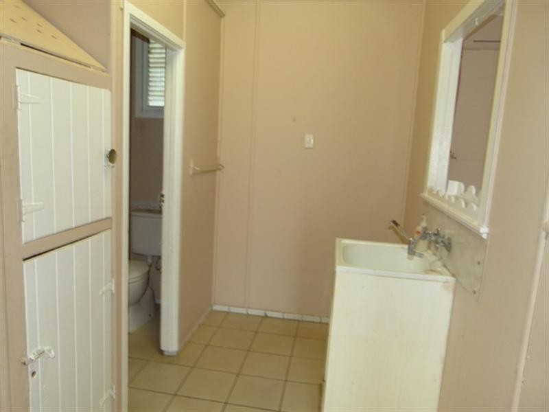 3 Larsen Street, Leichhardt QLD 4305