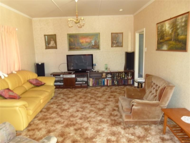 6 Churchill Street, Churchill QLD 4305