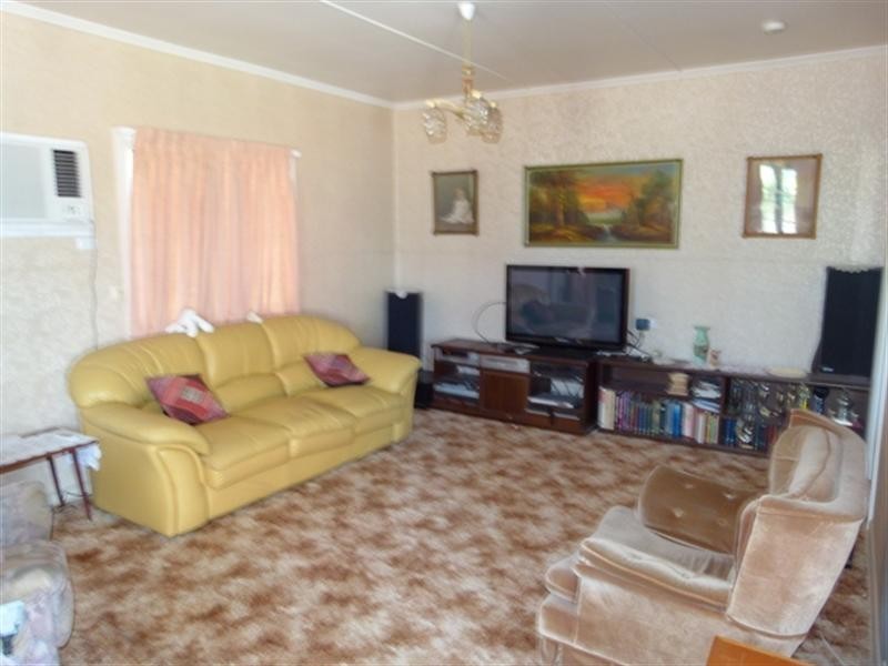 6 Churchill Street, Churchill QLD 4305