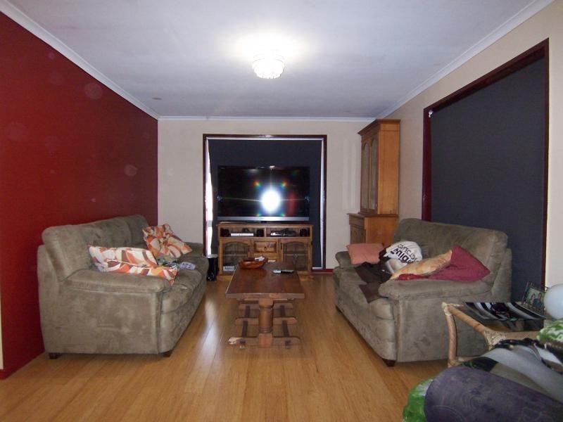 9 Midland Street, Yamanto QLD 4305