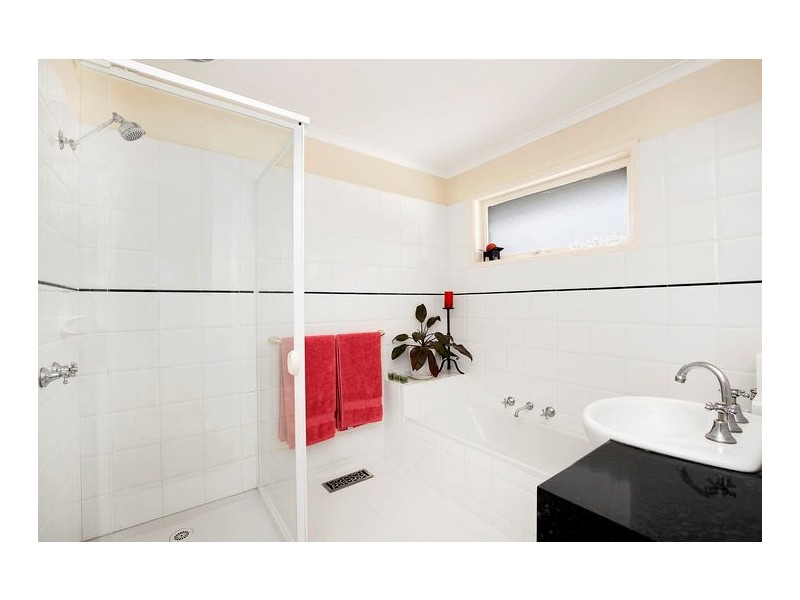 17B Larnoo Drive, Doncaster East VIC 3109