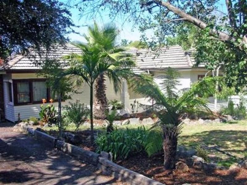 17 Unsworth Road, Ringwood North VIC 3134