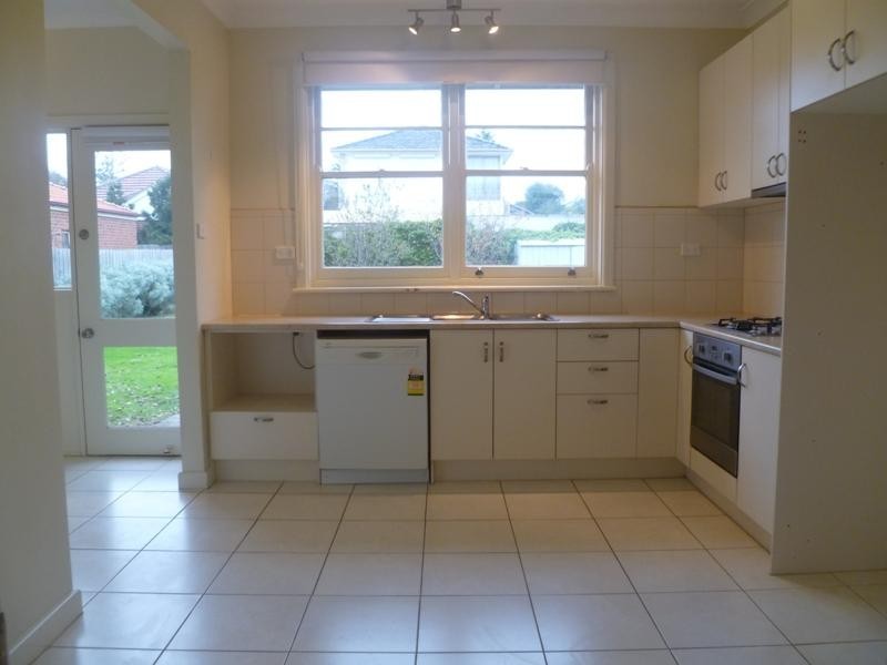 18 Edwin Street, Heidelberg Heights VIC 3081