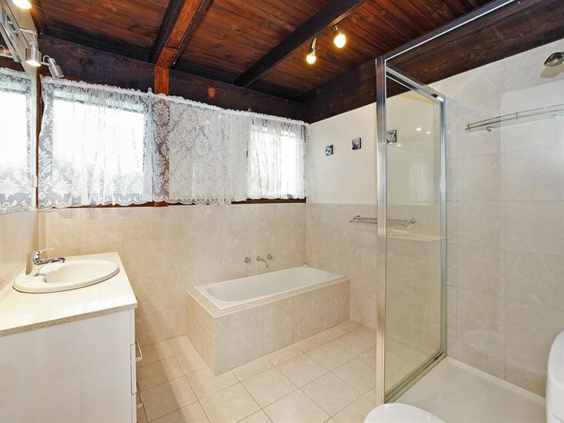 13 Belinda Crescent, Doncaster East VIC 3109