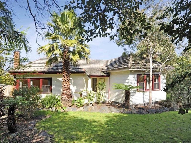 17 UNSWORTH Road, Ringwood North VIC 3134