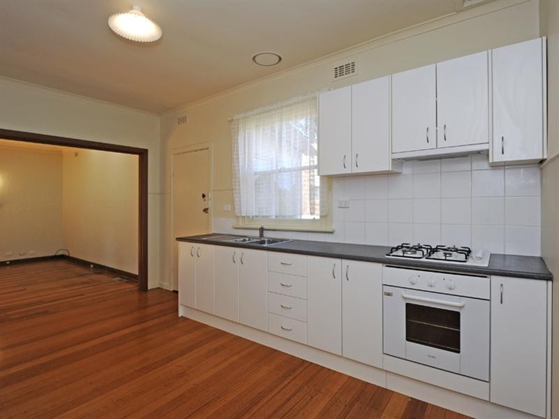 17 UNSWORTH Road, Ringwood North VIC 3134