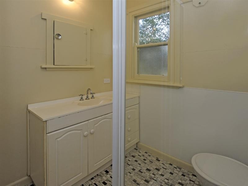 17 UNSWORTH Road, Ringwood North VIC 3134