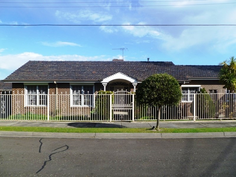 12 Soderlund Drive, Doncaster VIC 3108